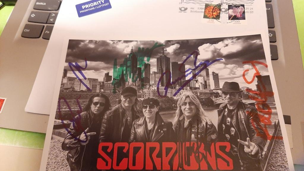Autographed_scorpions.jpg