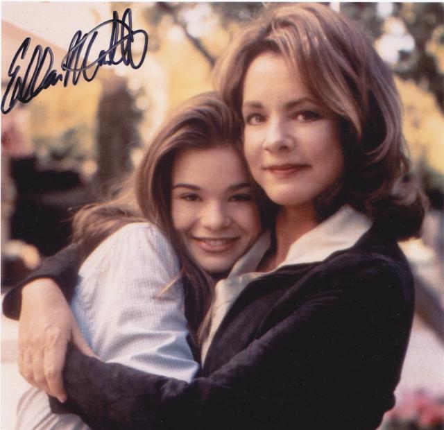 Ellen_Muth_autographed-pic2(300dpi).jpg